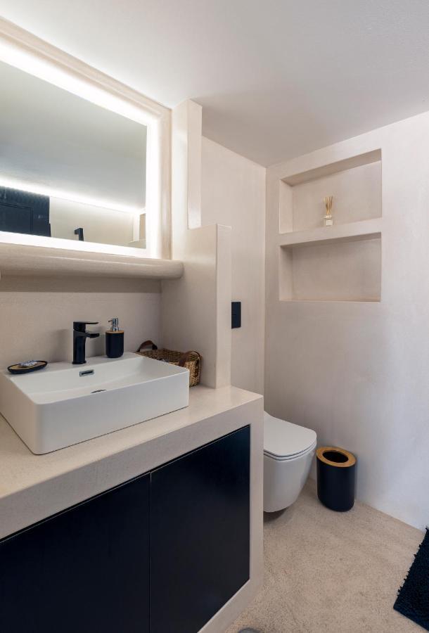 Black And White Apartment 阿波罗尼亚 外观 照片