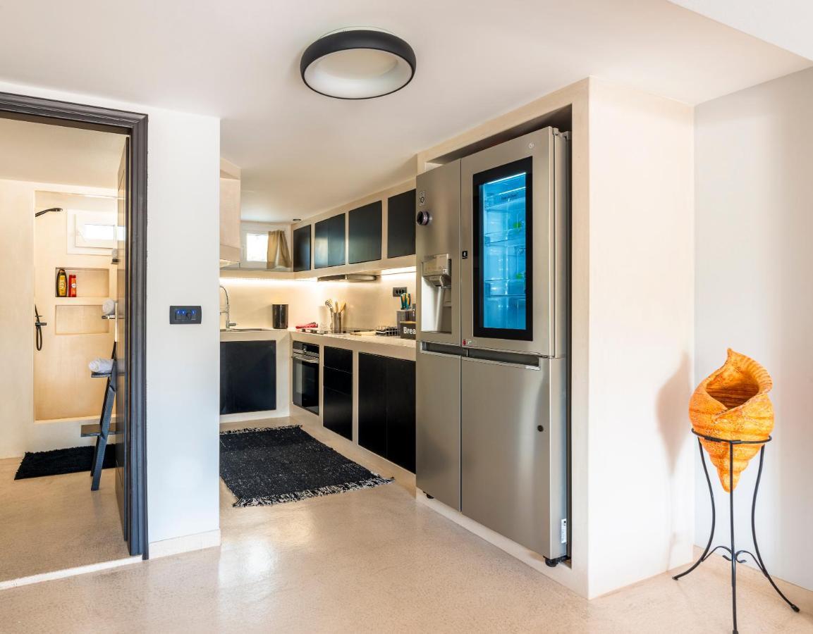 Black And White Apartment 阿波罗尼亚 外观 照片